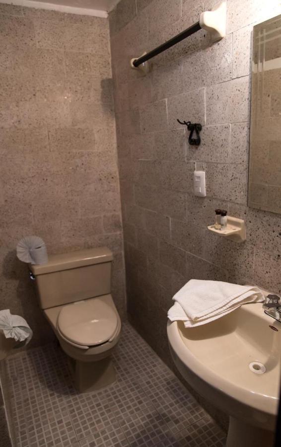 Hotel D'Monica Сан-Кристобаль-де-Ла-Касас Экстерьер фото