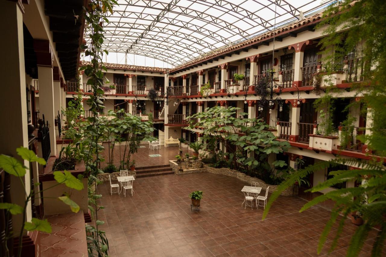 Hotel D'Monica Сан-Кристобаль-де-Ла-Касас Экстерьер фото
