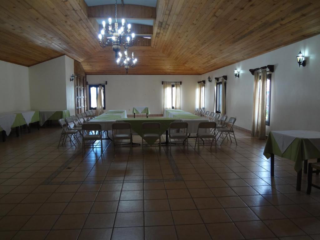 Hotel D'Monica Сан-Кристобаль-де-Ла-Касас Экстерьер фото